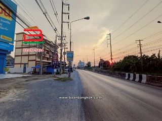 For sale 3 bed retail Space in Lam Luk Ka, Pathum Thani