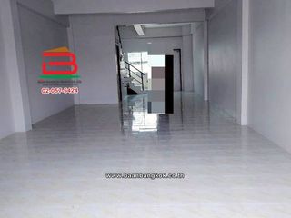 For sale 3 bed retail Space in Lam Luk Ka, Pathum Thani