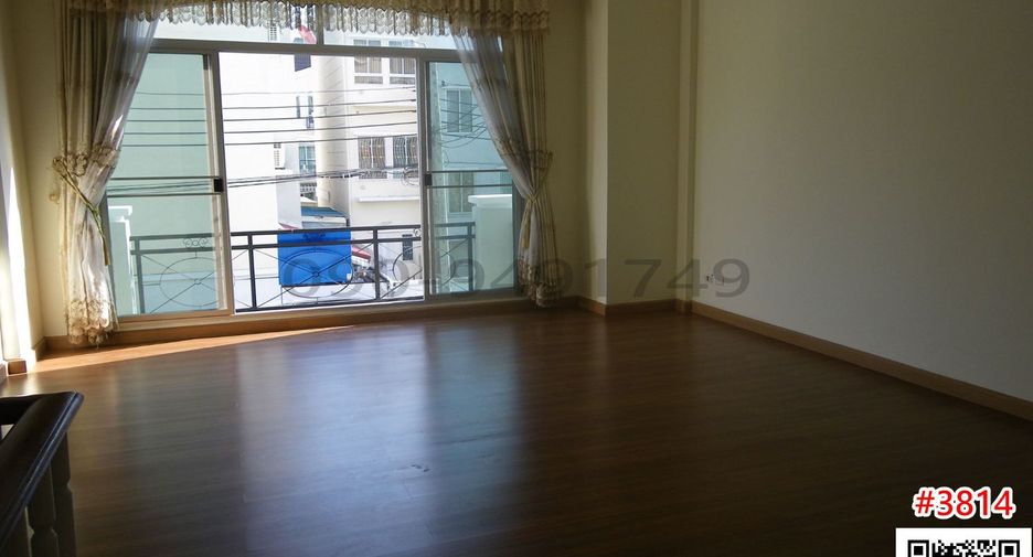 For rent and for sale 3 bedrooms townhouse in Suan Luang, Bangkok
