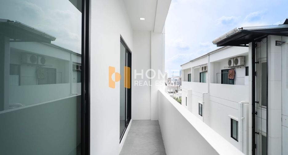 Reihenhaus zum Kauf mit 3 Zimmer in Taling Chan, Bangkok