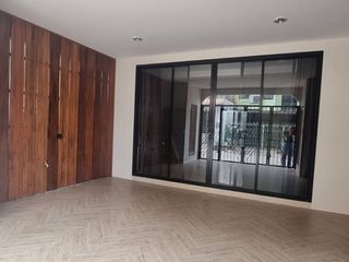 For rent 4 bed townhouse in Bang Na, Bangkok