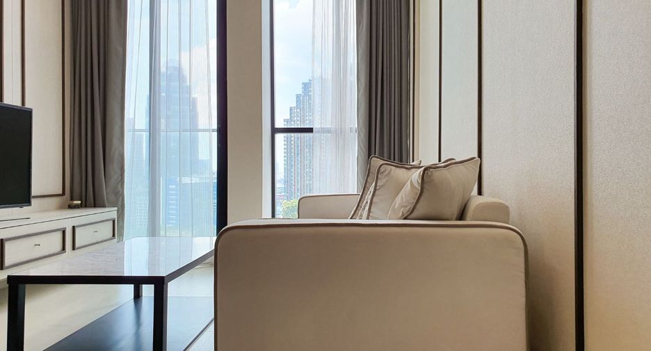 For rent 2 bedrooms condo in Pathum Wan, Bangkok