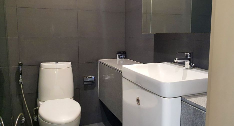 For rent 2 bedrooms condo in Pathum Wan, Bangkok