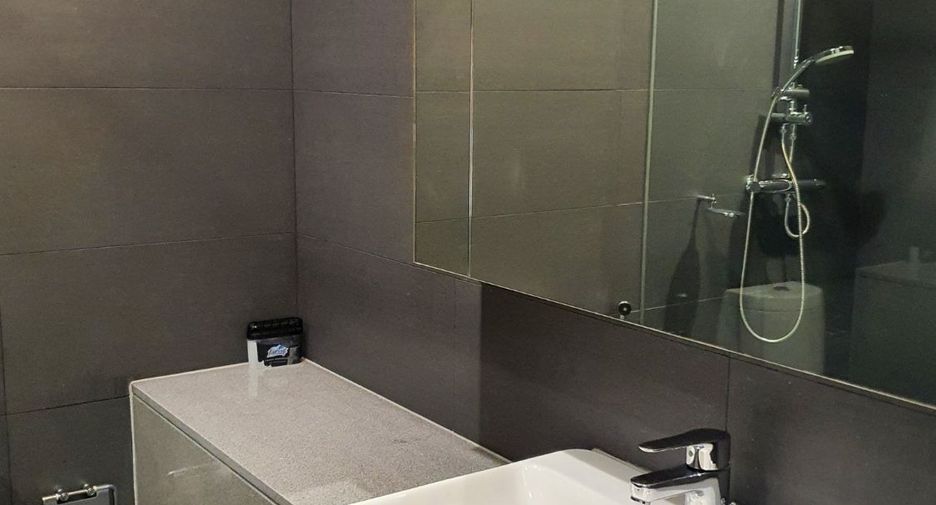 For rent 2 bedrooms condo in Pathum Wan, Bangkok