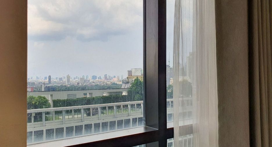 For rent 2 bedrooms condo in Pathum Wan, Bangkok