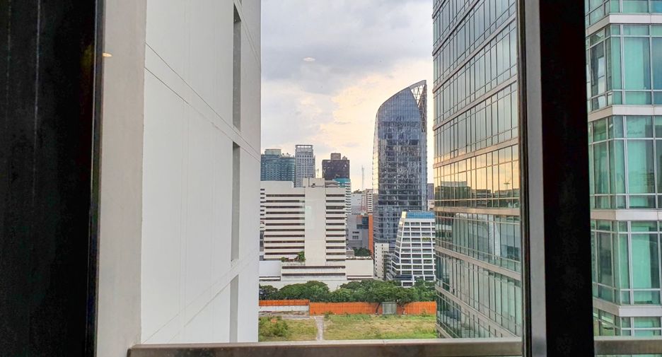 For rent 2 bedrooms condo in Pathum Wan, Bangkok
