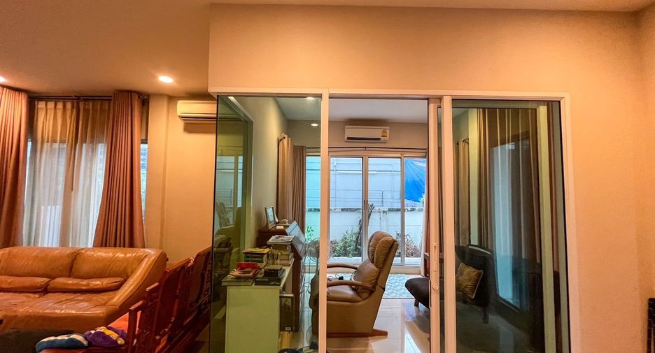 For sale 3 bedrooms house in Saphan Sung, Bangkok