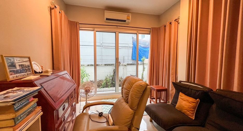 For sale 3 bedrooms house in Saphan Sung, Bangkok
