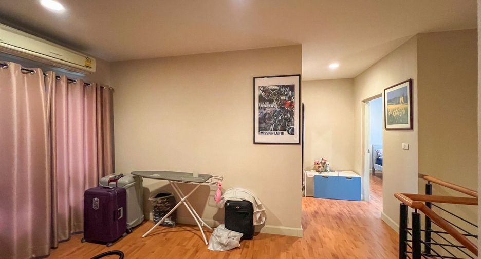 For sale 3 bedrooms house in Saphan Sung, Bangkok