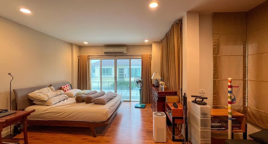 For sale 3 bedrooms house in Saphan Sung, Bangkok