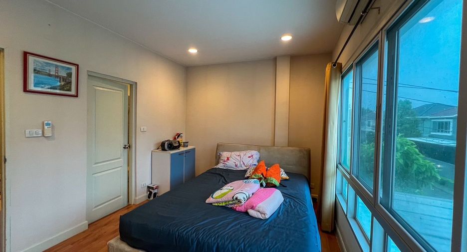 For sale 3 bedrooms house in Saphan Sung, Bangkok