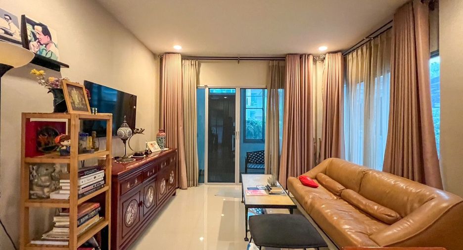 For sale 3 bedrooms house in Saphan Sung, Bangkok