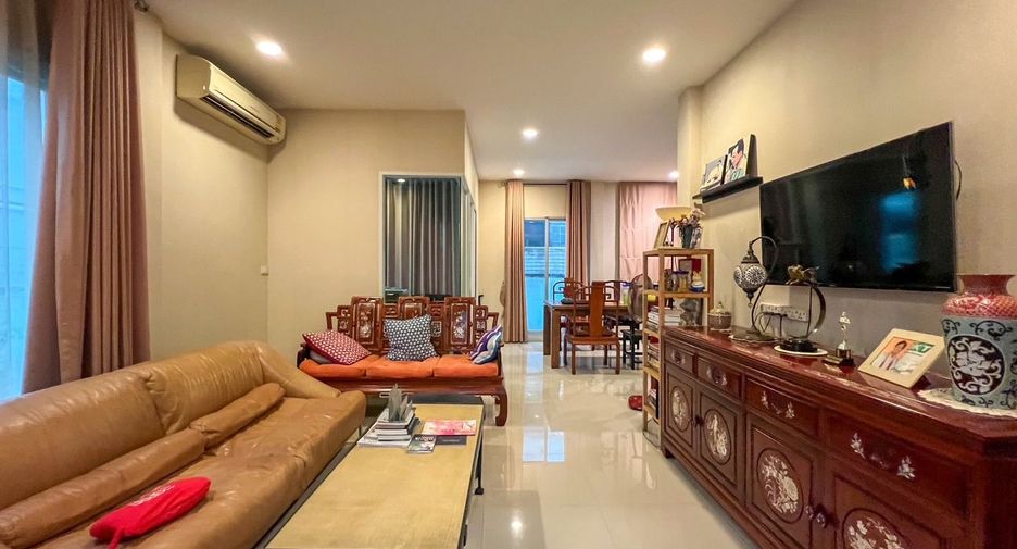For sale 3 bedrooms house in Saphan Sung, Bangkok