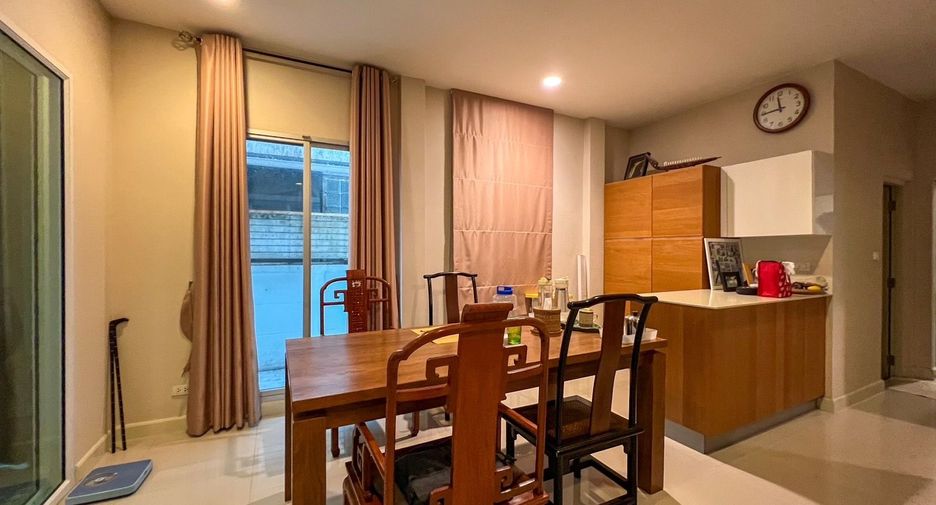 For sale 3 bedrooms house in Saphan Sung, Bangkok
