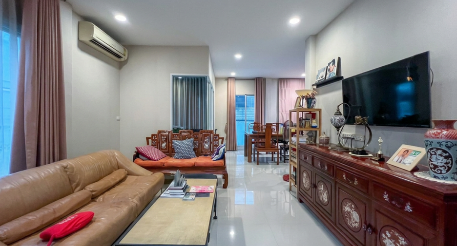 For sale 3 bedrooms house in Saphan Sung, Bangkok