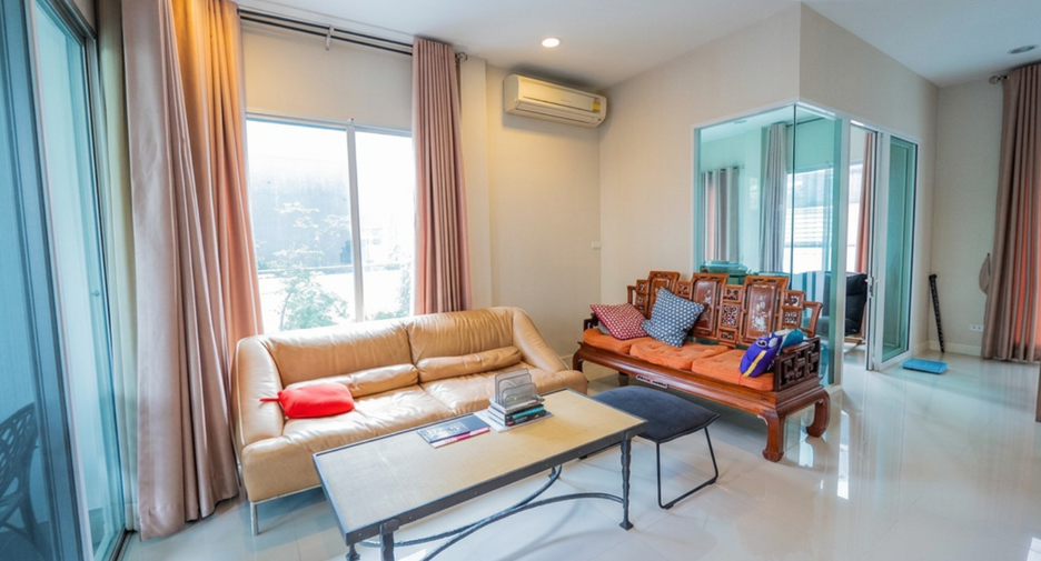 For sale 3 bedrooms house in Saphan Sung, Bangkok