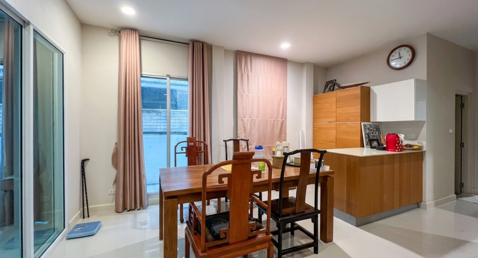 For sale 3 bedrooms house in Saphan Sung, Bangkok