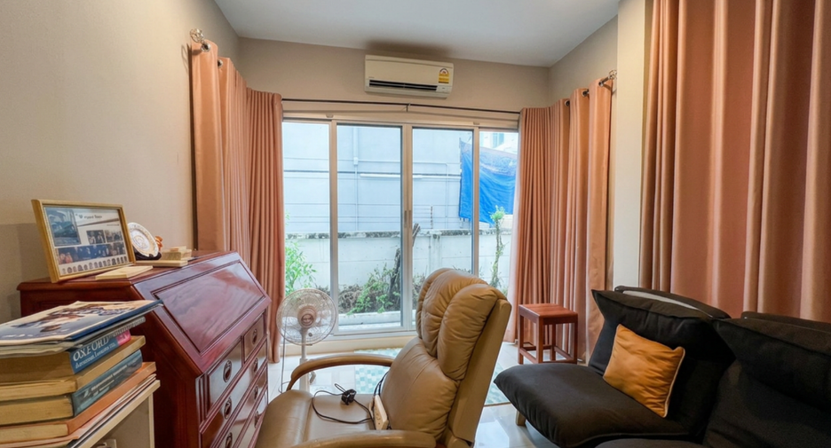 For sale 3 bedrooms house in Saphan Sung, Bangkok