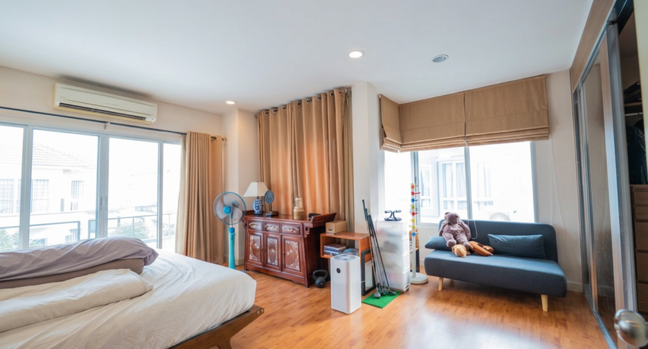 For sale 3 bedrooms house in Saphan Sung, Bangkok