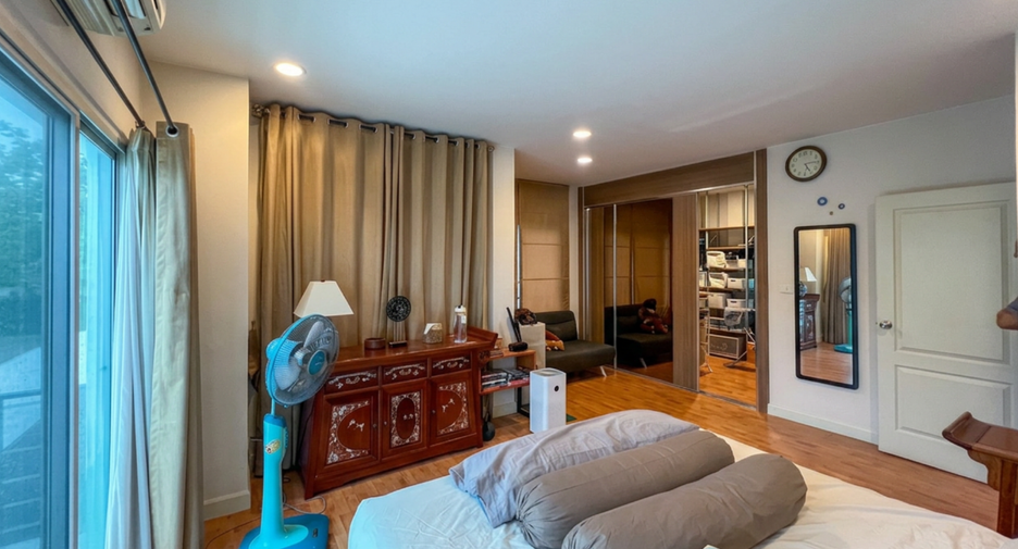 For sale 3 bedrooms house in Saphan Sung, Bangkok