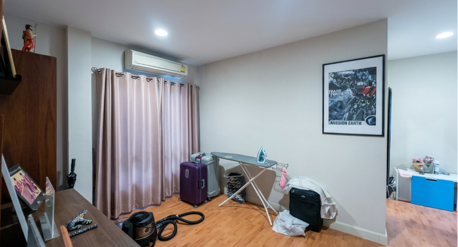 For sale 3 bedrooms house in Saphan Sung, Bangkok