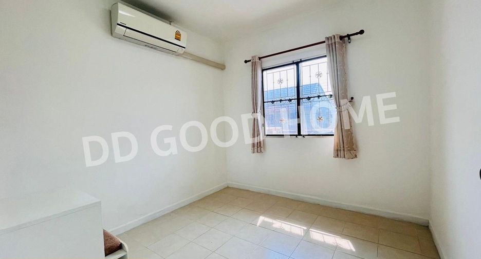 For sale 3 bedrooms townhouse in Mueang Pathum Thani, Pathum Thani
