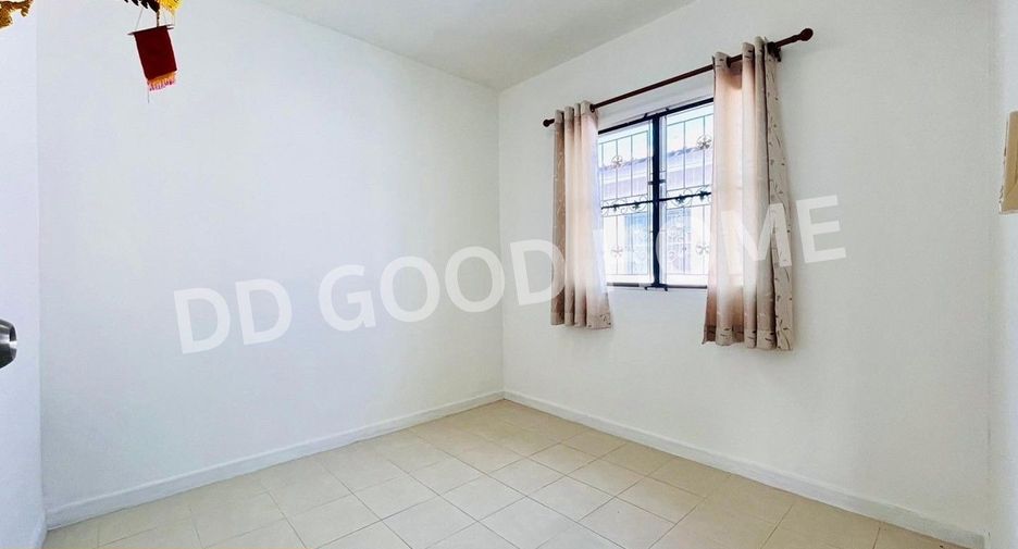For sale 3 bedrooms townhouse in Mueang Pathum Thani, Pathum Thani