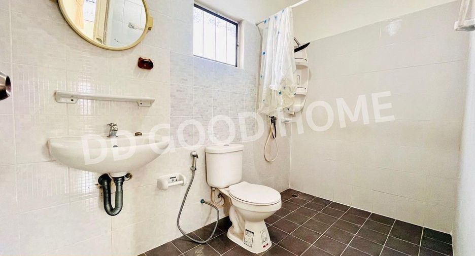 For sale 3 bedrooms townhouse in Mueang Pathum Thani, Pathum Thani