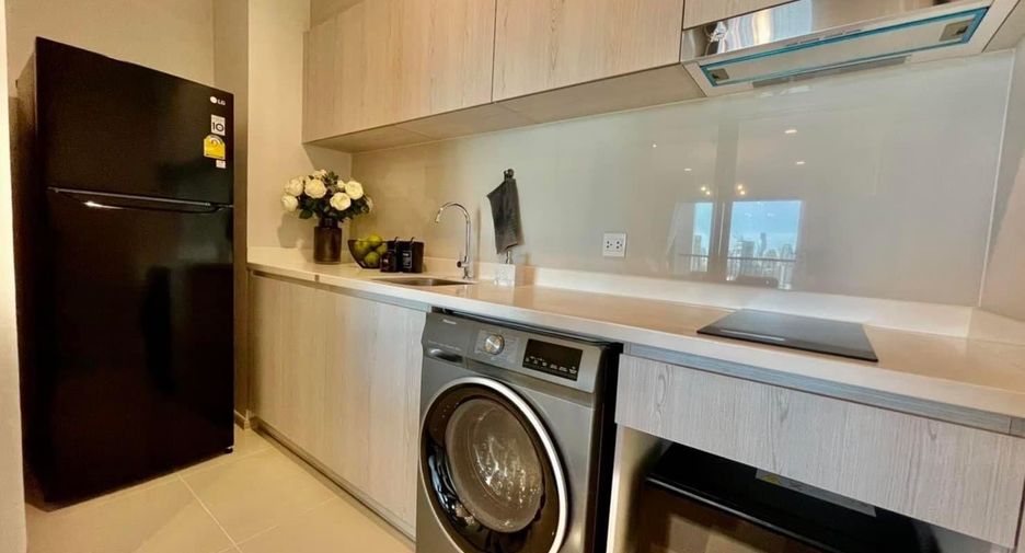 For rent 2 bed condo in Pathum Wan, Bangkok