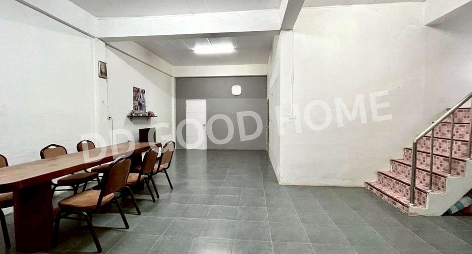 For sale 3 bedrooms retail Space in Ban Na San, Surat Thani