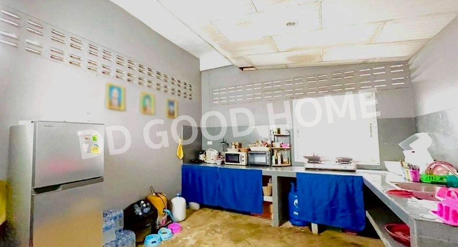 For sale 3 bedrooms retail Space in Ban Na San, Surat Thani