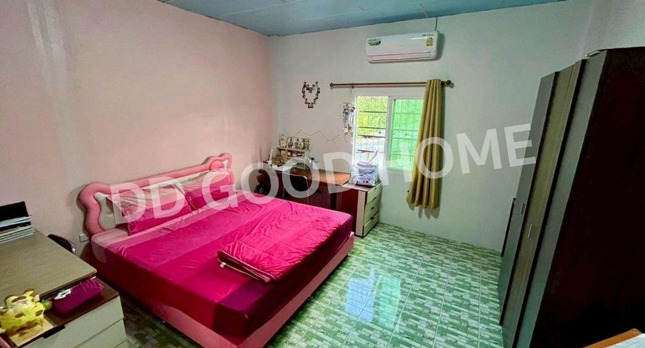 For sale 3 bedrooms retail Space in Ban Na San, Surat Thani