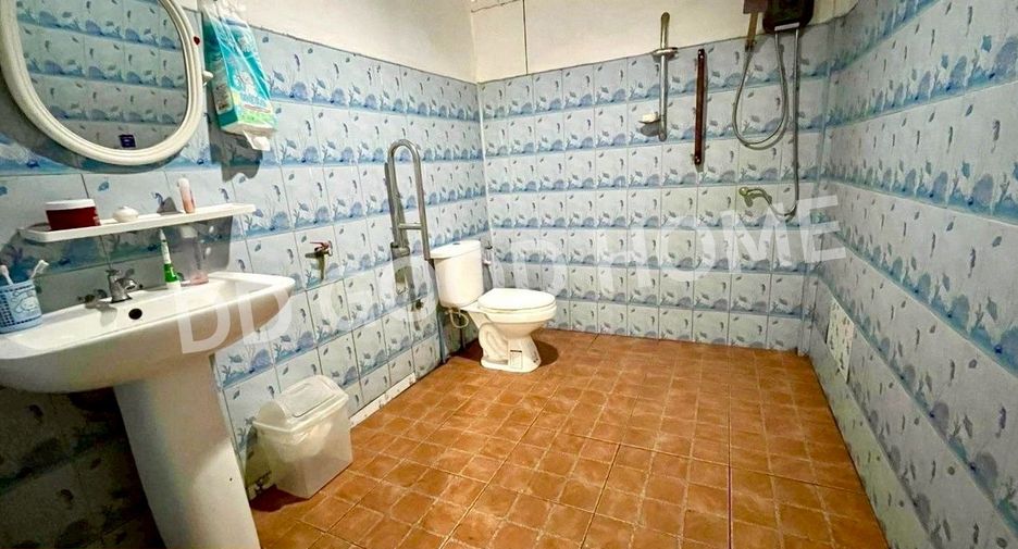 For sale 3 bedrooms retail Space in Ban Na San, Surat Thani