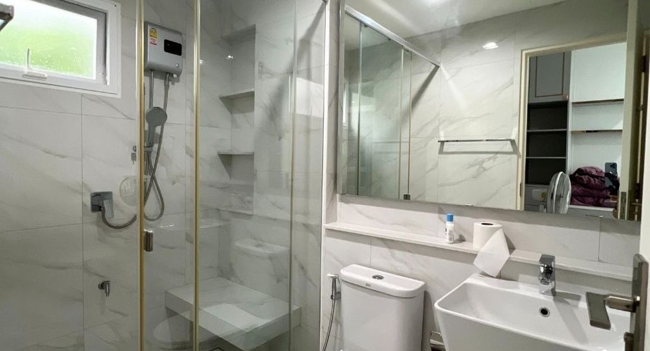 Casa en alquiler de 4 habitaciones en Bang Bon, Bangkok