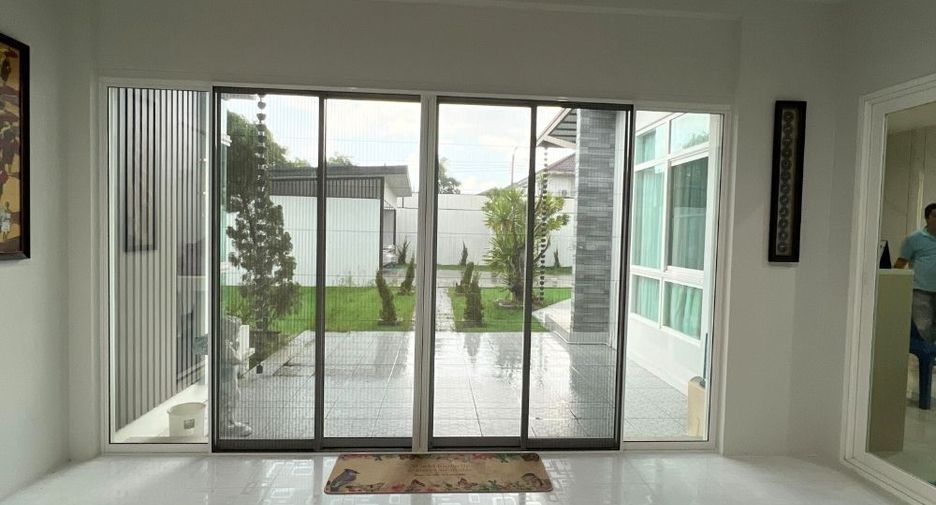 Casa en alquiler de 4 habitaciones en Bang Bon, Bangkok