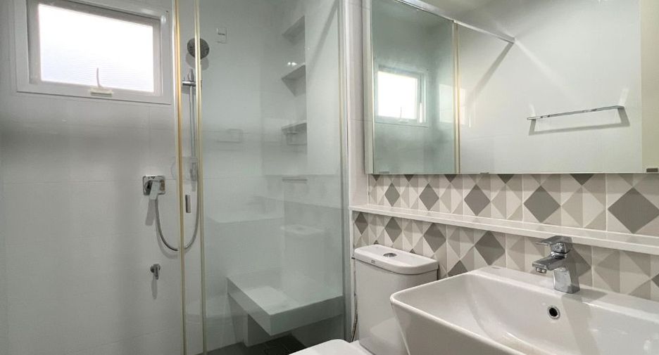 Casa en alquiler de 4 habitaciones en Bang Bon, Bangkok
