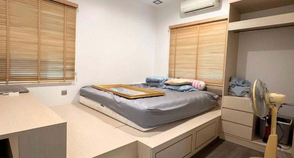Casa en alquiler de 4 habitaciones en Bang Bon, Bangkok