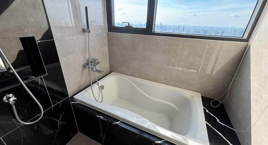 Wohnung zur Miete mit 3 Zimmer in Huai Khwang, Bangkok
