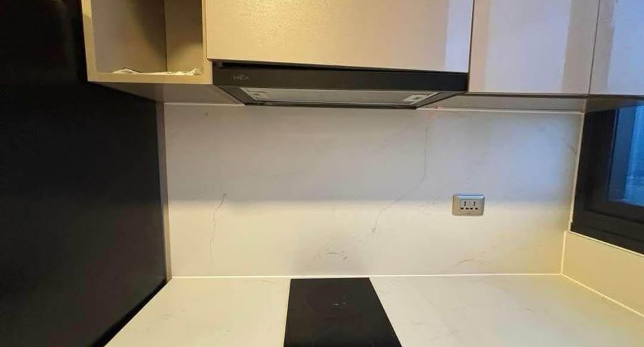 Wohnung zur Miete mit 3 Zimmer in Huai Khwang, Bangkok