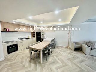 Casa adosada en alquiler y en venta de 5 habitaciones en Bang Kapi, Bangkok