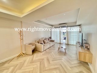 Casa adosada en alquiler y en venta de 5 habitaciones en Bang Kapi, Bangkok