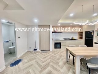 Casa adosada en alquiler y en venta de 5 habitaciones en Bang Kapi, Bangkok