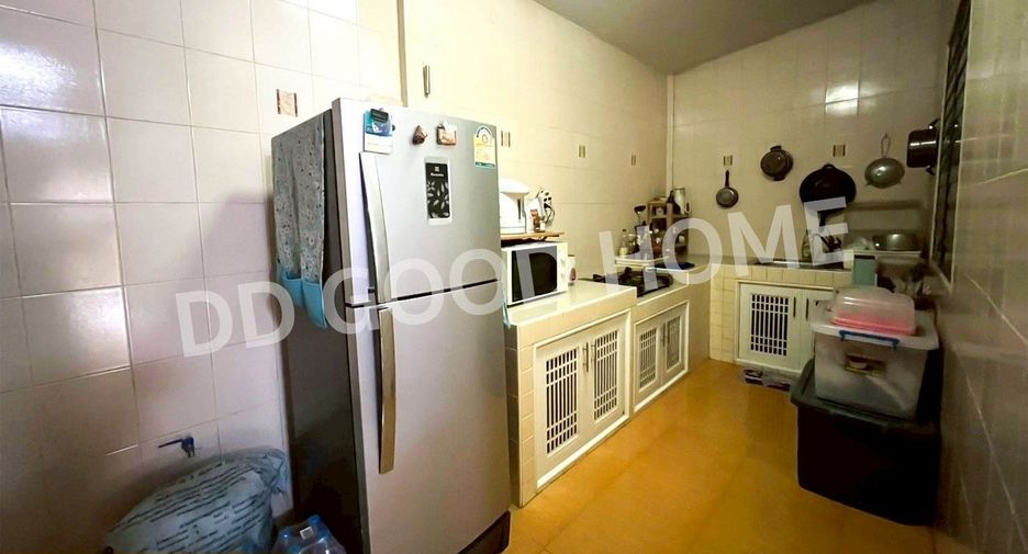 Casa adosada en venta de 2 habitaciones en Mueang Chon Buri, Chonburi