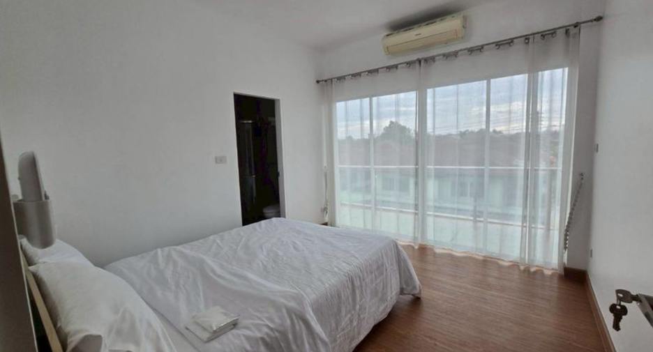 For rent 4 bedrooms villa in Mueang Chiang Mai, Chiang Mai