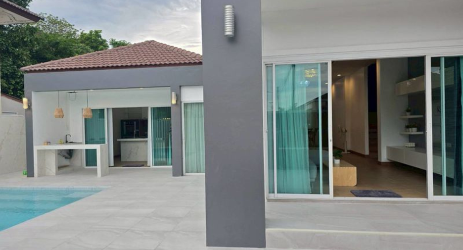 For rent 4 bedrooms villa in Mueang Chiang Mai, Chiang Mai
