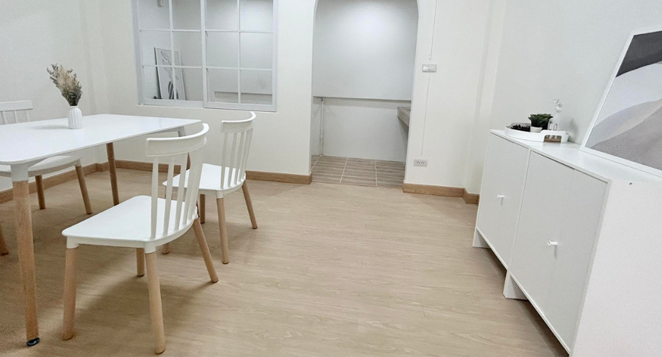 For rent 2 bedrooms townhouse in Mueang Chiang Mai, Chiang Mai