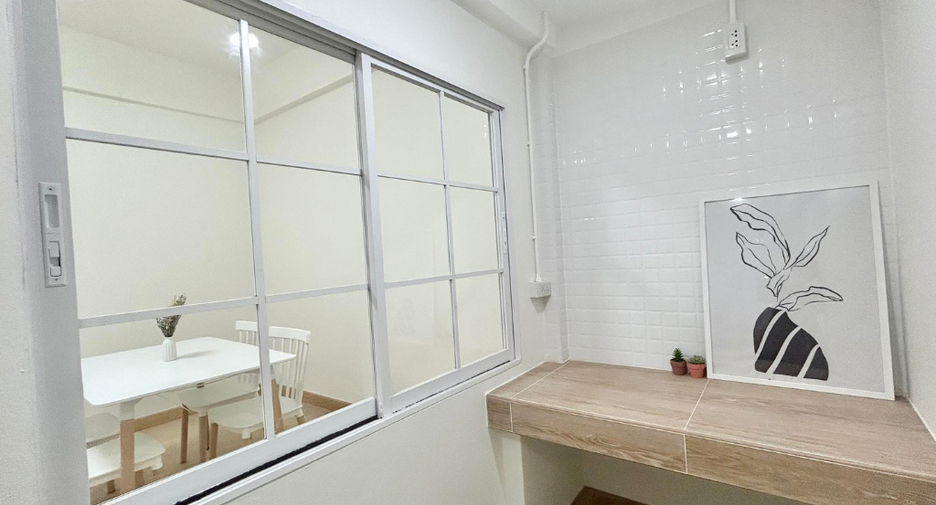 For rent 2 bedrooms townhouse in Mueang Chiang Mai, Chiang Mai