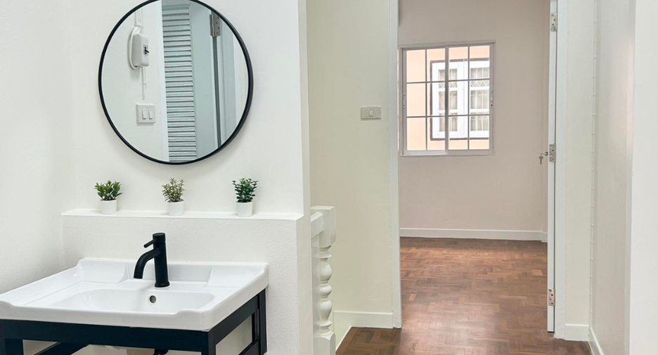 For rent 2 bedrooms townhouse in Mueang Chiang Mai, Chiang Mai