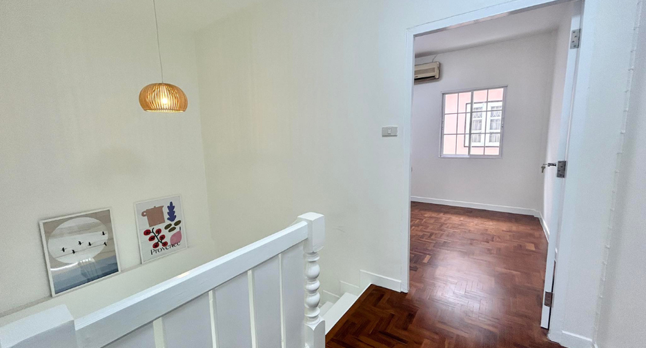 For rent 2 bedrooms townhouse in Mueang Chiang Mai, Chiang Mai