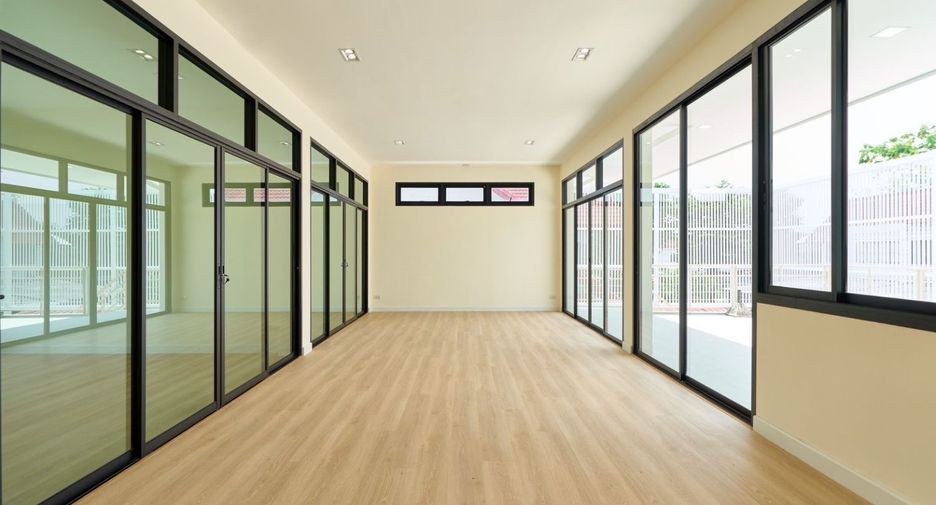 Büro zum Kauf mit 3 Zimmer in Mueang Chiang Mai, Chiang Mai